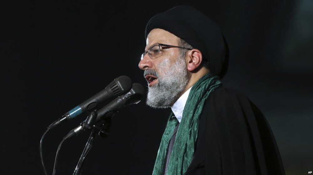 Raeesi ist zur Zeit noch der Leiter der Qods Razavi Stiftung, eine der reichsten religiösen Stiftungen des Regimes. Er ist auch der Präsident des Regierungsrates des fünften Expertenrates und Mitglied im Rat der Experten für staatliches Urteilsvermögen.