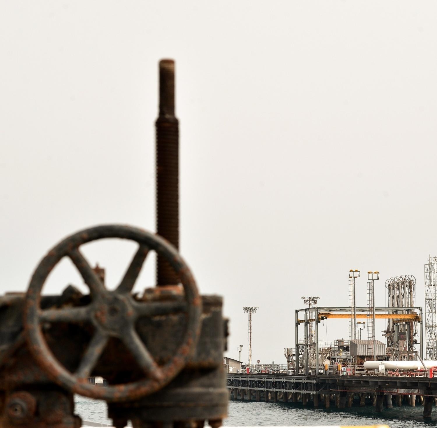 Die USA haben andere Staaten aufgefordert, ihre Öl-Einfuhren aus dem Iran zu stoppen. Auf diese Weise soll die Islamische Republik finanziell ausgetrocknet werden. Offenbar zeigen die Sanktionen nun Wirkung.