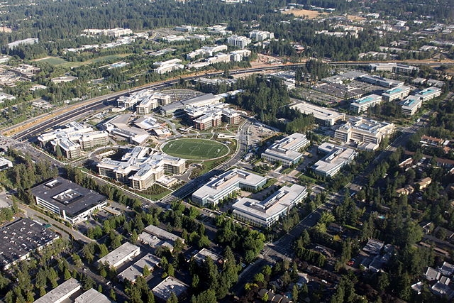 West-Campus von Microsoft, Redmond, Washington, USA. Microsoft meldet Cyber-Angriffe aus dem Iran hätten in den letzten zwei Jahren mehrstellige Millionenschäden angerichtet