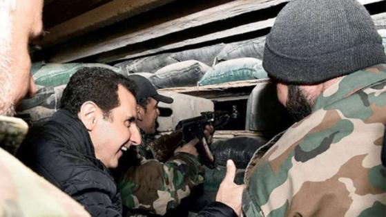 Diktator Baschar al-Assad bei einem Besuch seiner Truppen an Silvester 2014